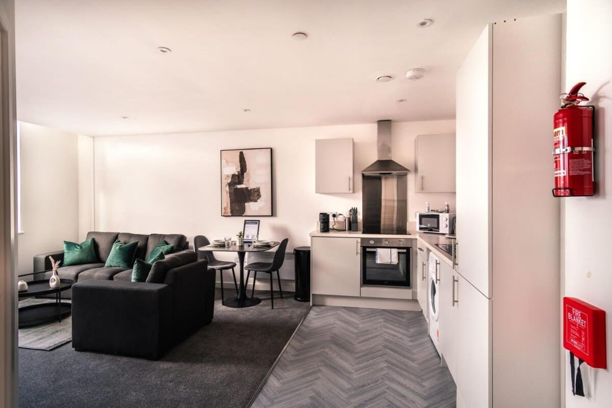 Contemporary 1 Bed In Preston Apartment