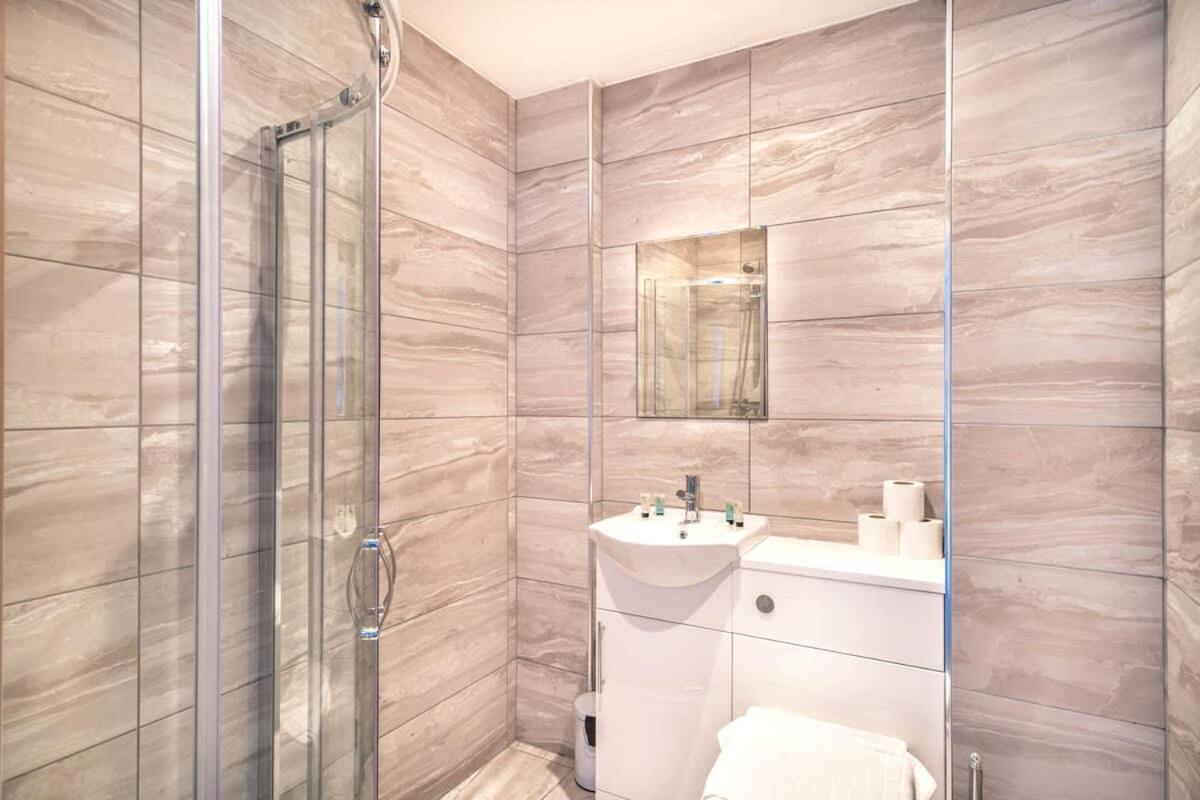 Contemporary 1 Bed In Preston *